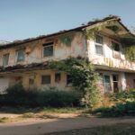 Custo Reforma Casa Abandonada: Por Que a 'Pechincha' Esconde Surpresas Salgadas?